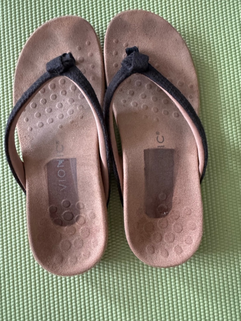 Vionic Dillon Flip Flop - Black Suede - 8
